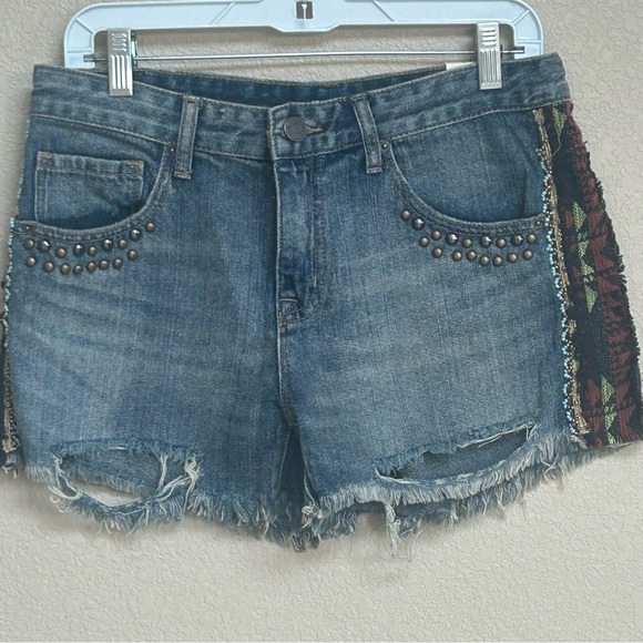 NWT BDG Freja Mid Rise Denim Shorts with Studs and Side Embellishment Size 27 - Picture 1 of 8